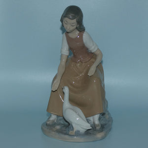 nao-by-lladro-figure-seated-girl-with-goose