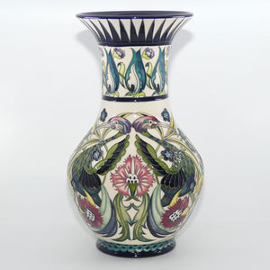 Moorcroft Pottery | Iznik vase | Shape 49/13 | Limited Edition of 50 pieces | William De Morgan collection