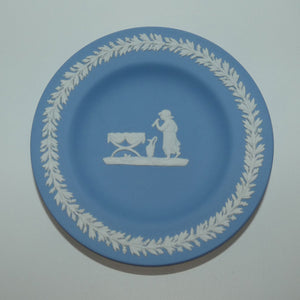 wedgwood-jasper-white-on-pale-blue-lady-templetown-miniature-plate