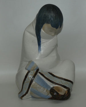 Lladro figure Eskimo Girl #01012008 | Nina Esquimal Blanco