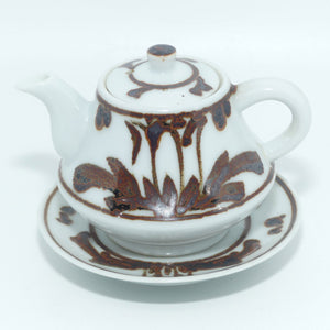 oriental-miniature-tea-pot-and-stand