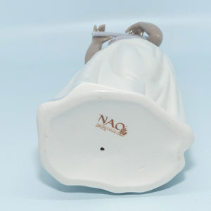 nao-by-lladro-figure-notes-on-the-wind-1339